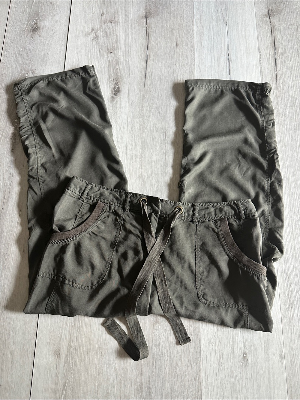 New York & Co Utility Pants/Capris Olive Green Size 14 NWT